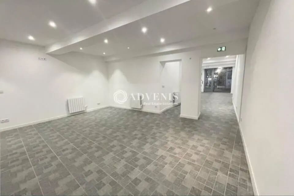 Location Commerce 69 m² - Photo 1