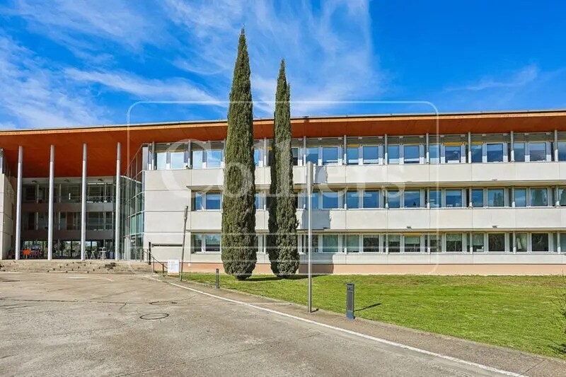 Office in Avignon to rent Primary Photo- Image 1 of 19