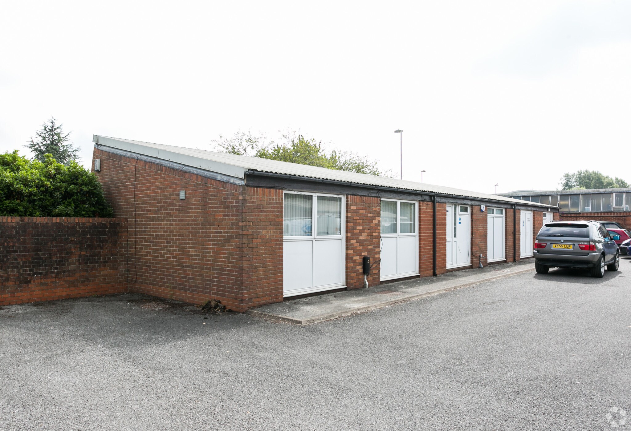 19-24 White Hays North, Westbury for sale Primary Photo- Image 1 of 1