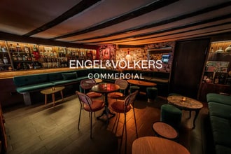 Retail in Barcelona, Barcelona to rent Interior Photo- Image 2 of 4