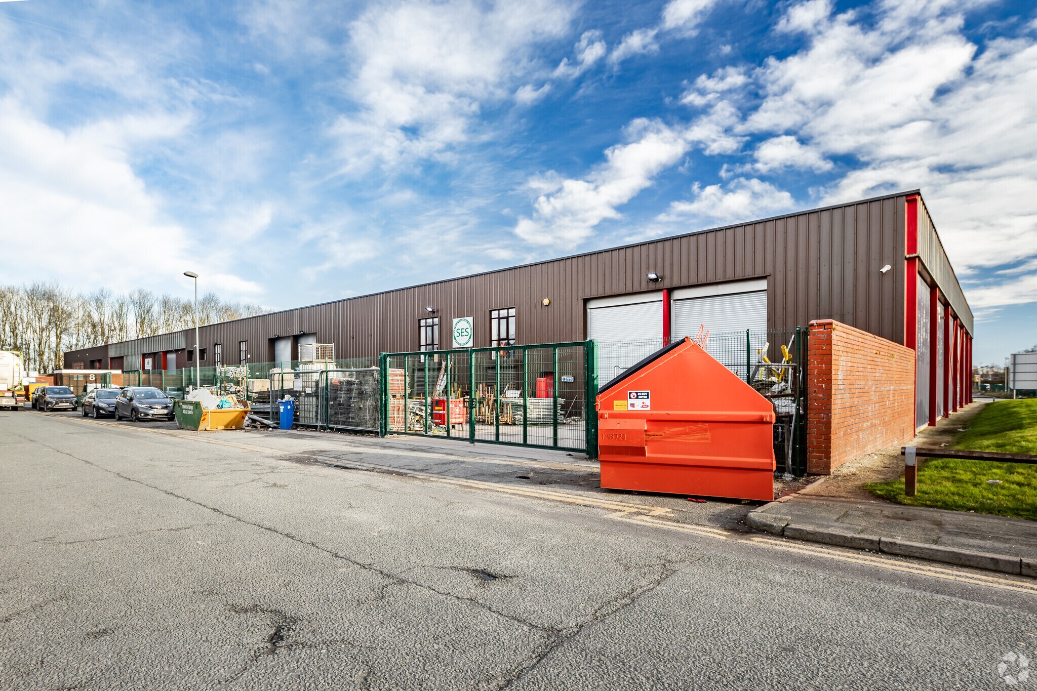 1 Aston Fields Rd, Runcorn to rent Primary Photo- Image 1 of 3