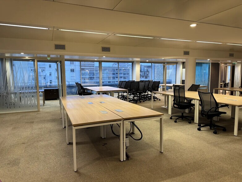 Office in Levallois-Perret to rent - Building Photo - Image 1 of 9