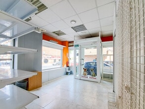 Retail in Madrid, Madrid to rent Interior Photo- Image 2 of 6