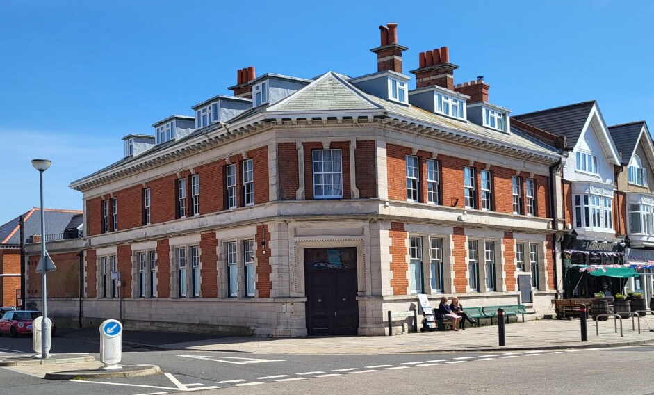 2 Southbourne Grove W, Bournemouth for sale Building Photo- Image 1 of 1