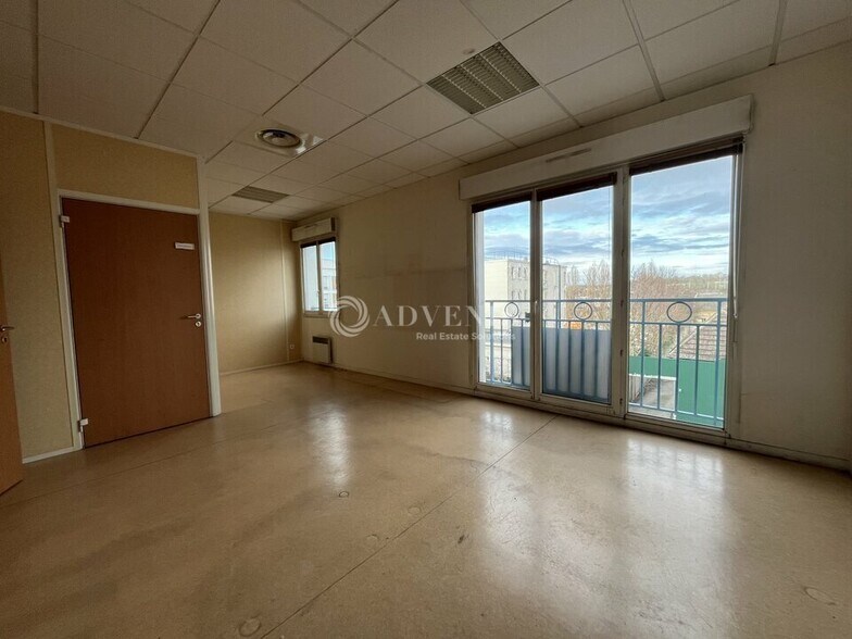 Build-to-Rent in Dammarie-les-Lys for sale - Interior Photo - Image 2 of 5
