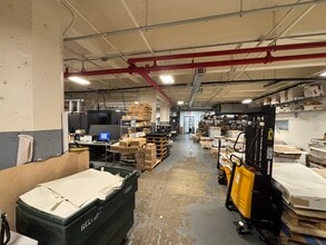 44-02 11th St, Long Island City, NY to rent Interior Photo- Image 1 of 3