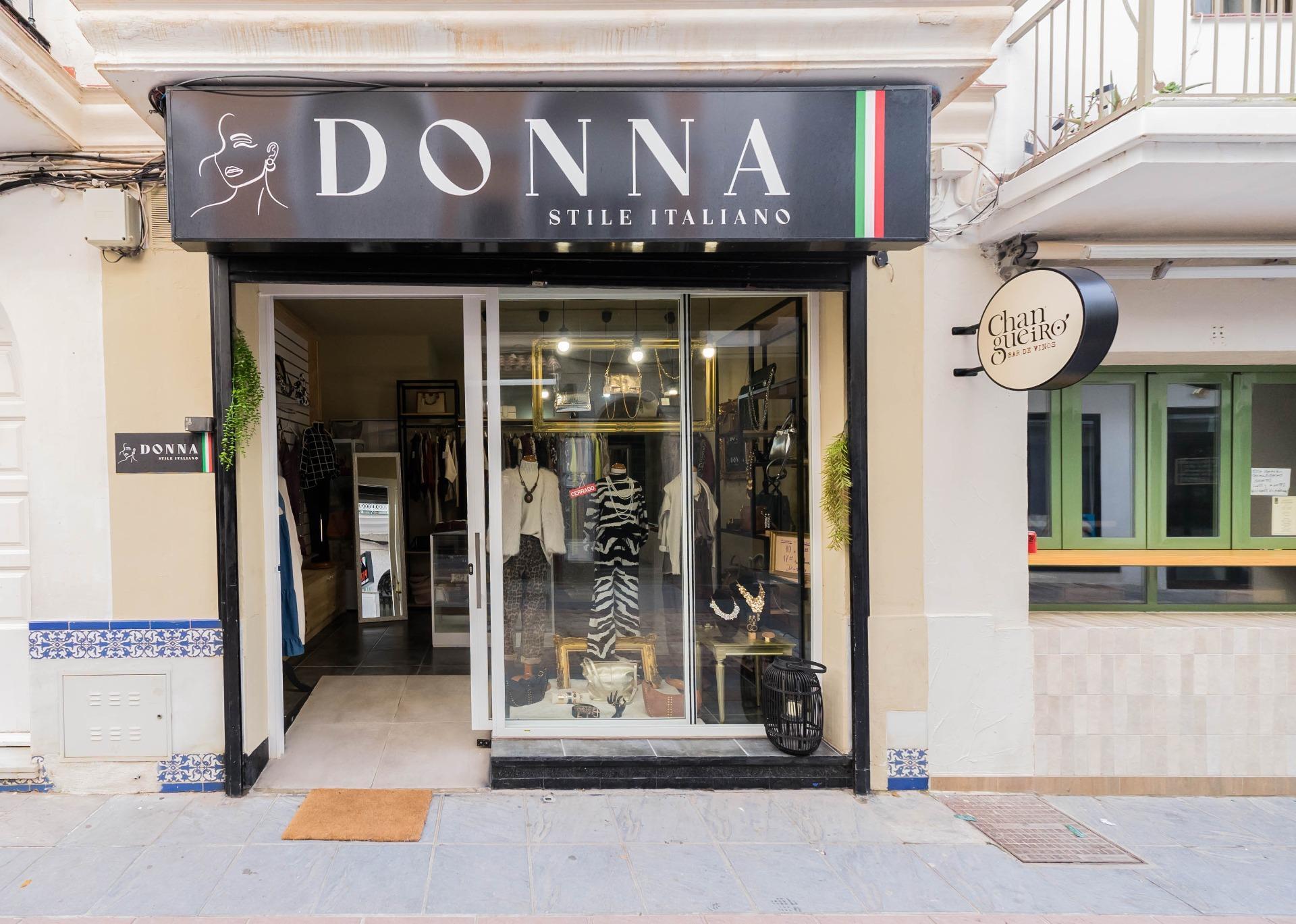 Retail in Fuengirola to rent Building Photo- Image 1 of 10
