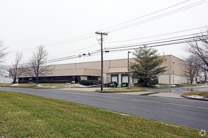 1050 Thomas Busch Memorial Hwy, Pennsauken, NJ for rent - Building Photo - Image 2 of 2