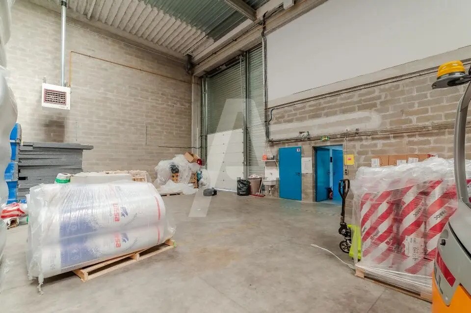 Light Industrial in Ivry-sur-Seine to rent Building Photo- Image 1 of 11