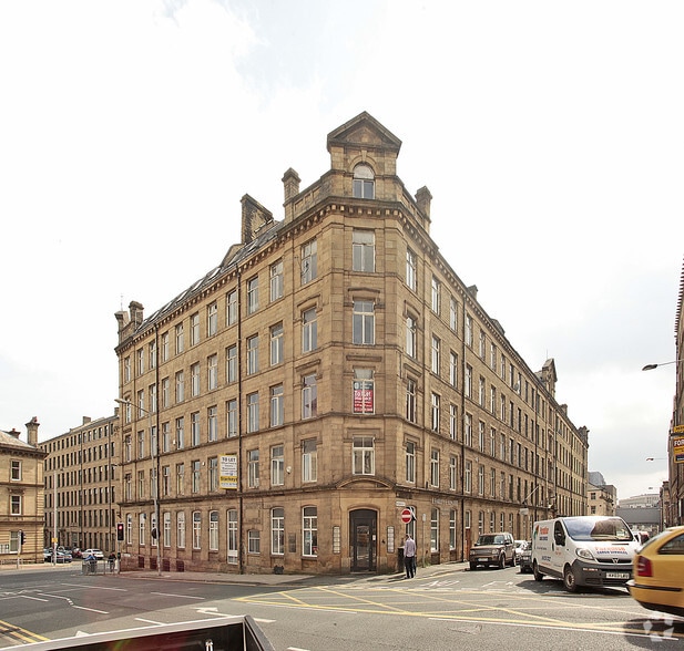 15-17 Manor Row, Bradford to rent - Building Photo - Image 2 of 3