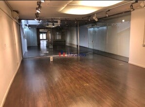 Retail in Barcelona, Barcelona to rent Interior Photo- Image 2 of 25