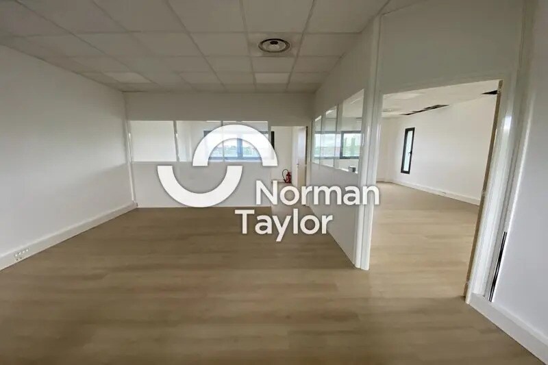 Industrial in Montpellier to rent - Building Photo - Image 2 of 12