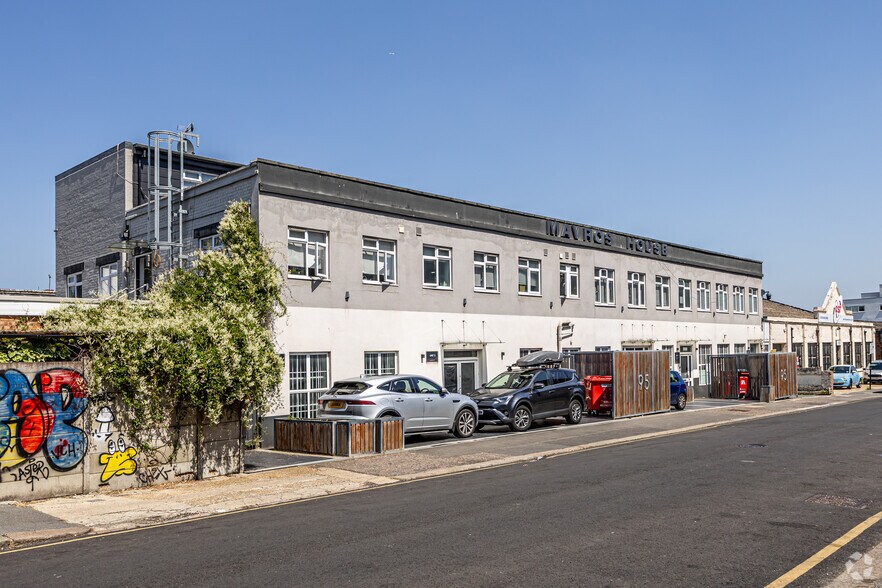 Vale Rd, London to rent - Building Photo - Image 2 of 2