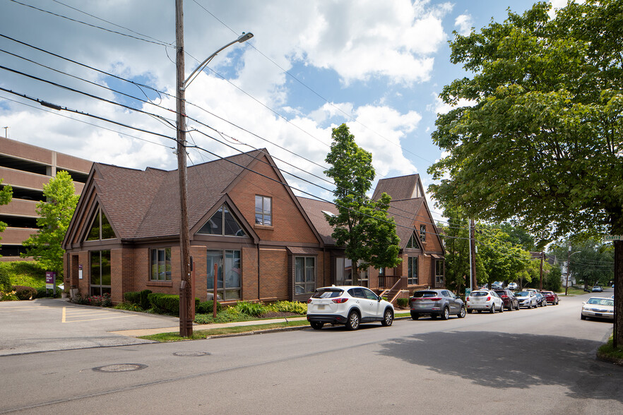 901 E Brady St, Butler, PA for rent - Building Photo - Image 2 of 15