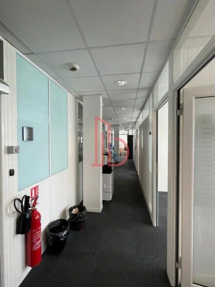 Office in Mérignac to rent - Interior Photo - Image 3 of 8