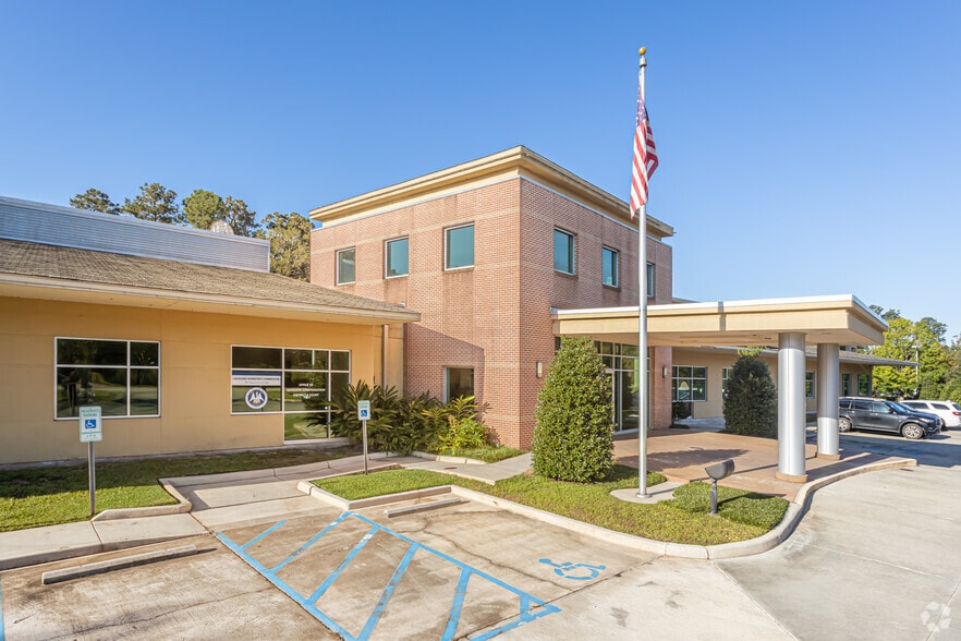 190 New Camellia Blvd, Covington 70433 Office for Sale