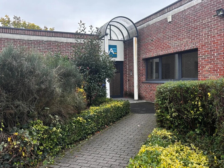 9 Rue Delesalle, La Madeleine for sale - Building Photo - Image 2 of 8