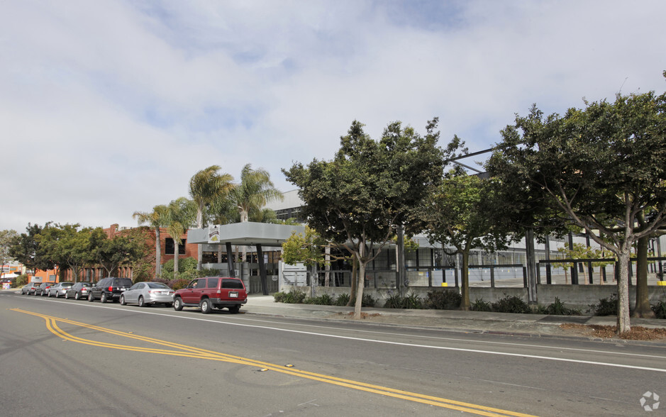 901 Gilman St, Berkeley, CA for rent - Building Photo - Image 3 of 22