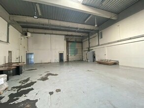 Light Industrial in Argenteuil to rent Interior Photo- Image 2 of 6