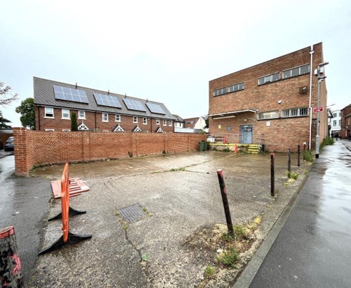 32-33 Market Pl, Wokingham to rent - Building Photo - Image 2 of 3