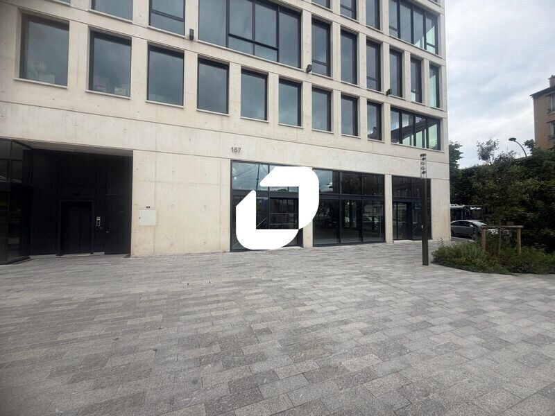 Retail in Villejuif to rent Building Photo- Image 1 of 6
