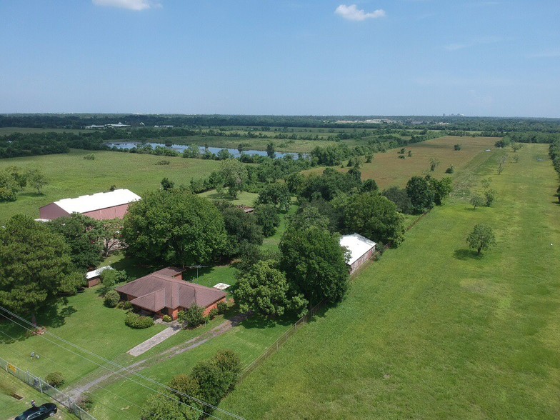 7102 East Fwy, Baytown, TX for sale - Building Photo - Image 1 of 1