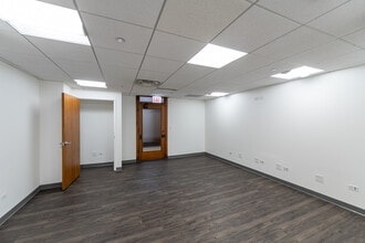 134 N LaSalle St, Chicago, IL to rent Interior Photo- Image 2 of 6