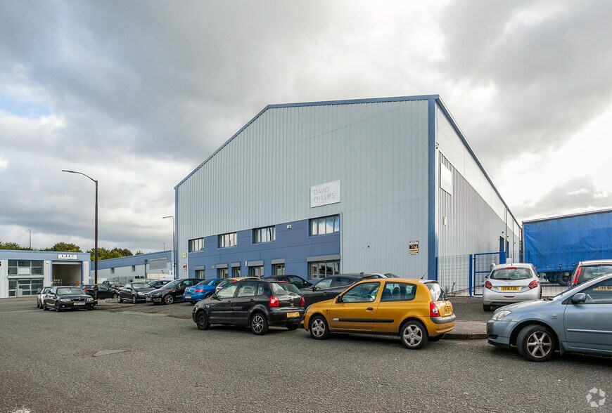 Long Wood Rd, Manchester to rent - Primary Photo - Image 1 of 9