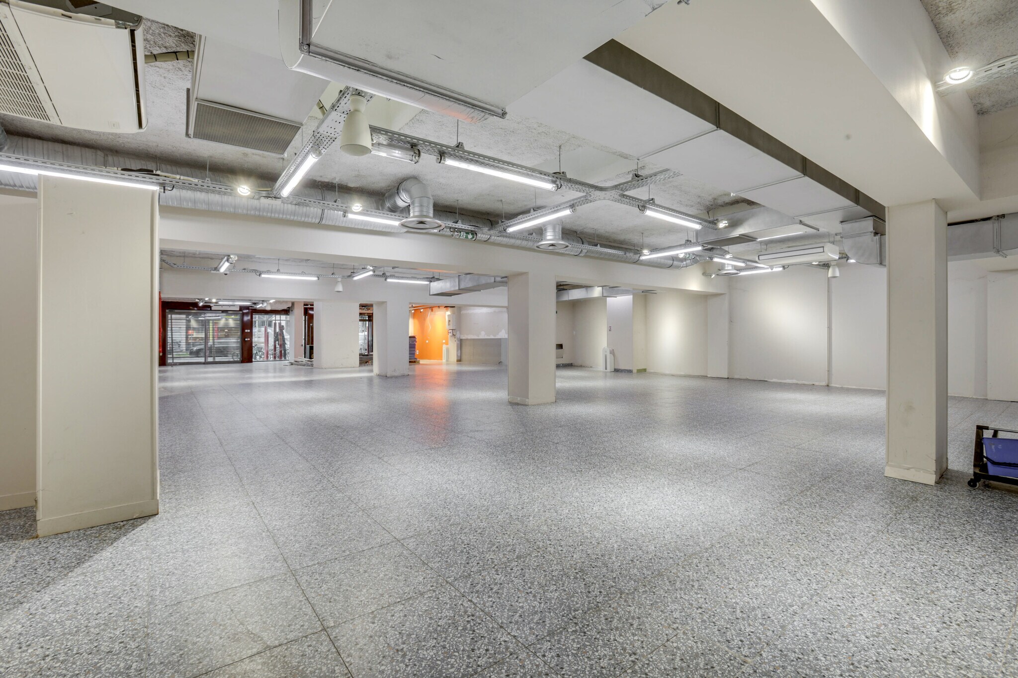 Office in Paris for sale Building Photo- Image 1 of 9