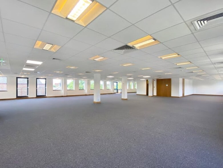 The Causeway, Staines to rent - Interior Photo - Image 2 of 8