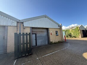 37-41 Station Rd, Worthing to rent Building Photo- Image 2 of 5