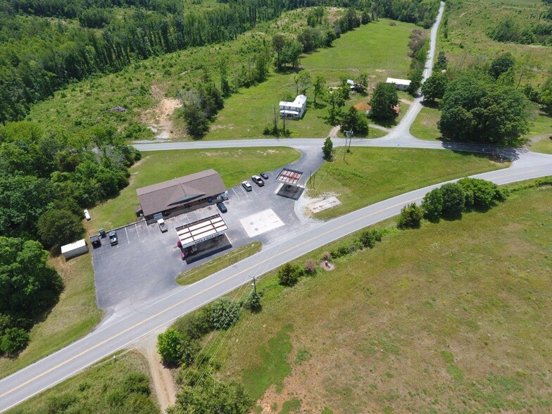 13878 Snow Creek Rd, Penhook, VA for sale - Primary Photo - Image 1 of 1