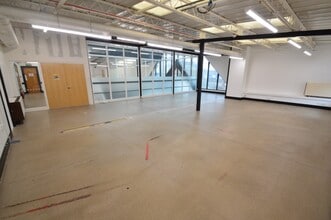 Oakwood Clos, Barnstaple to rent Interior Photo- Image 2 of 7