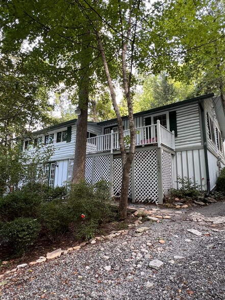 2494 Memorial hwy, Lake Lure, NC for sale - Primary Photo - Image 1 of 26