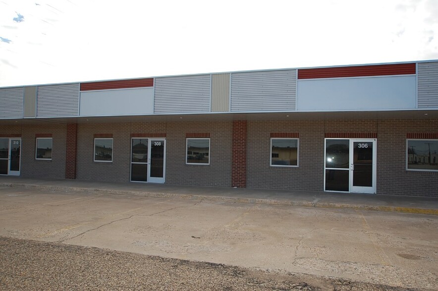 302-340 E 40th St, Lubbock, TX for rent - Building Photo - Image 1 of 6