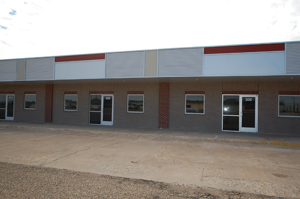 302-340 E 40th St, Lubbock, TX to rent Building Photo- Image 1 of 7