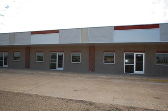 302-340 E 40th St, Lubbock, TX for rent Building Photo- Image 1 of 7