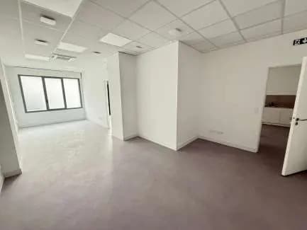 44 Place Francois Mitterrand, Savigny-le-Temple to rent Interior Photo- Image 1 of 5