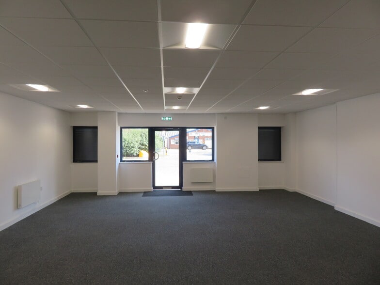 St James Mill Rd, Northampton to rent - Building Photo - Image 2 of 8