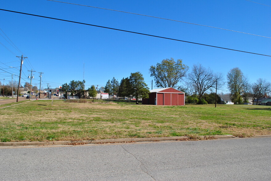 319 W Main St, Henderson, TN for sale - Primary Photo - Image 1 of 1