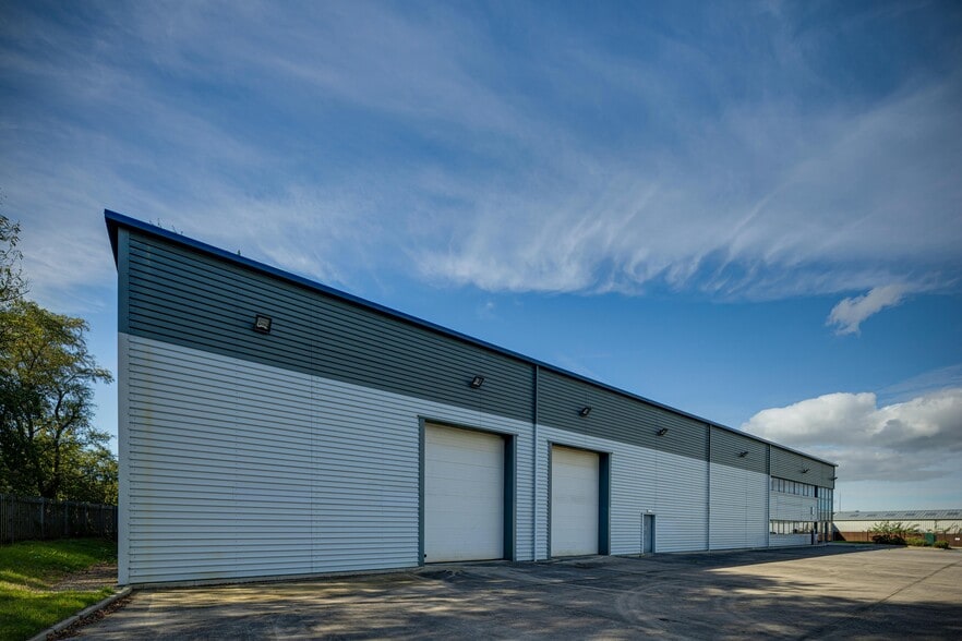 Pilsworth Rd, Heywood to rent - Building Photo - Image 2 of 7