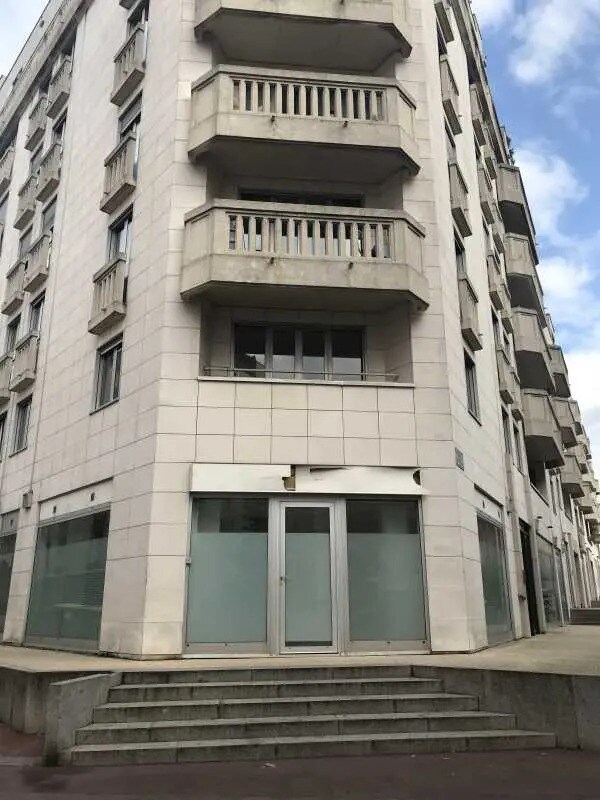 Retail in Saint-Mandé for sale Building Photo- Image 1 of 6