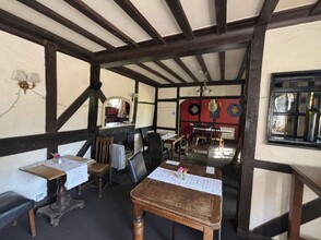 Haslemere Rd, Godalming to rent Interior Photo- Image 2 of 3