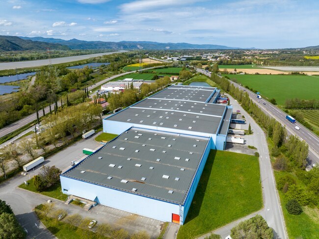 Location Entrepôt 4 876 m² à 9 828 m²