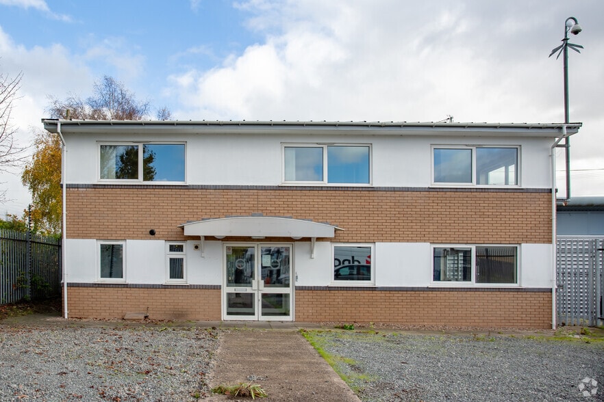 Bentley Mill Way, Walsall to rent - Building Photo - Image 2 of 3