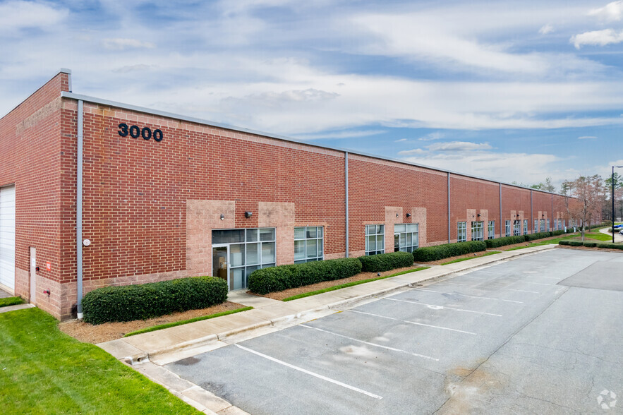 3000 Perimeter Park Dr W, Morrisville, NC for rent - Building Photo - Image 2 of 8