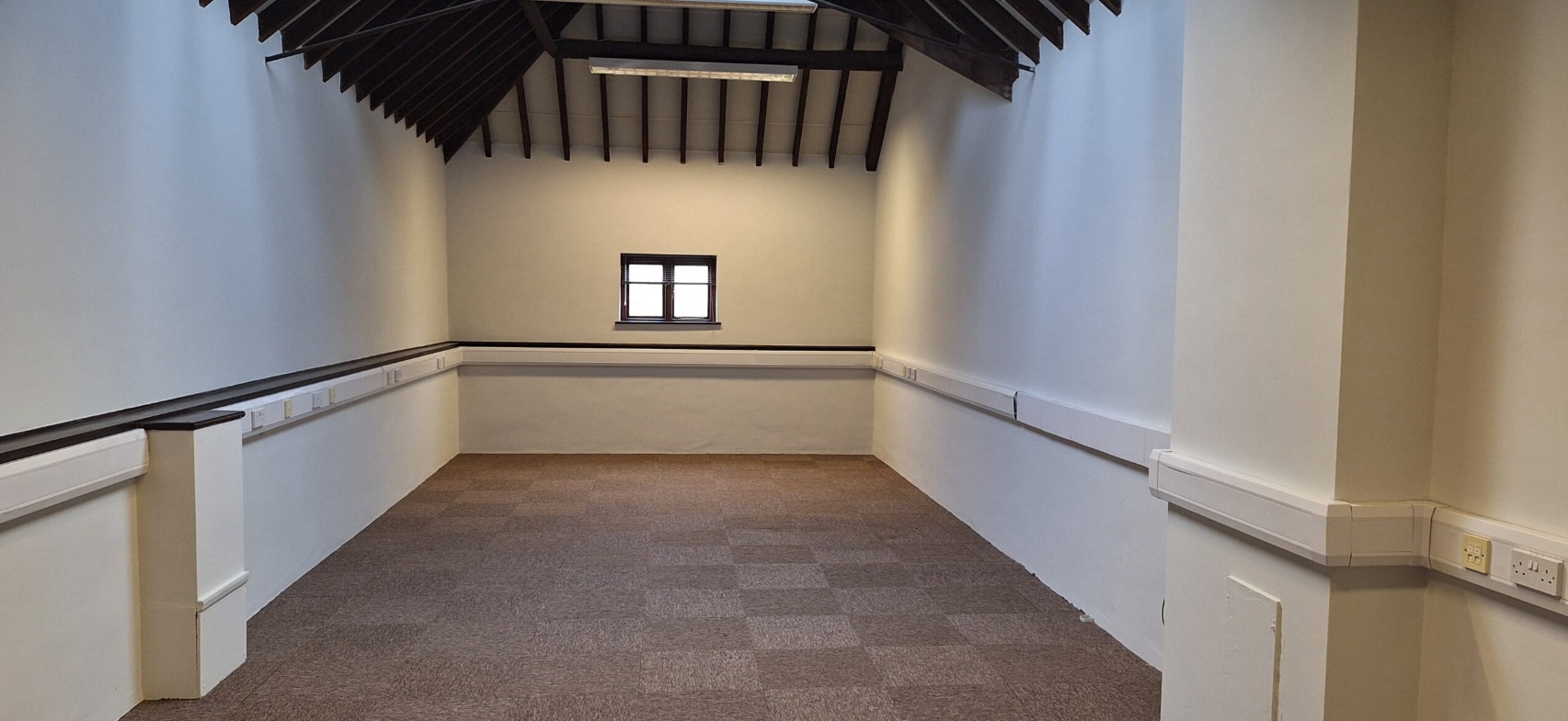 6 Brighton Rd, Horsham to rent Interior Photo- Image 1 of 7