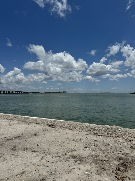 1457 Butterfield Ct, Marco Island, FL for sale - Primary Photo - Image 1 of 10