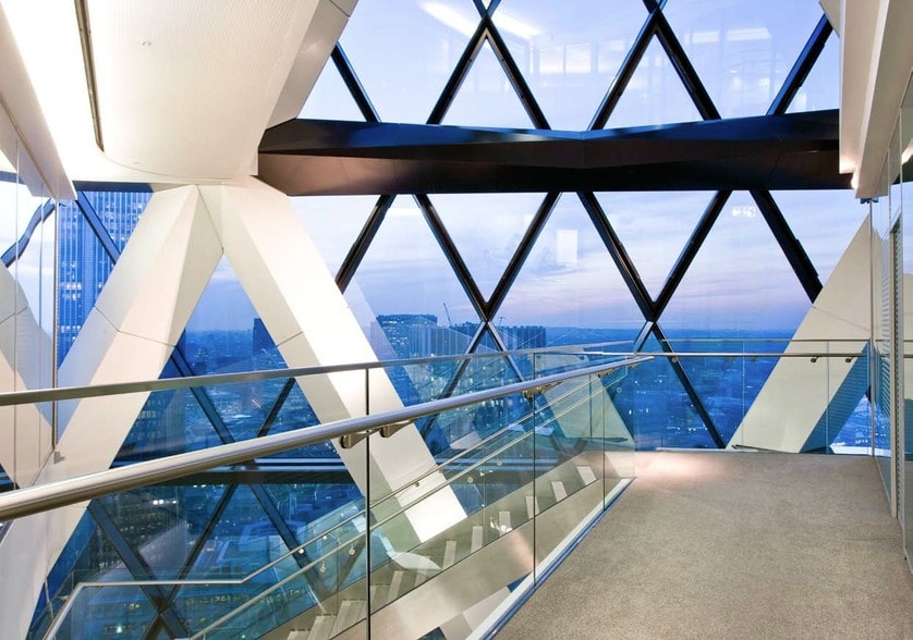 30 St Mary Axe, London to rent - Interior Photo - Image 2 of 39