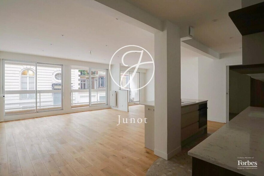 Office in Paris for sale - Interior Photo - Image 1 of 20